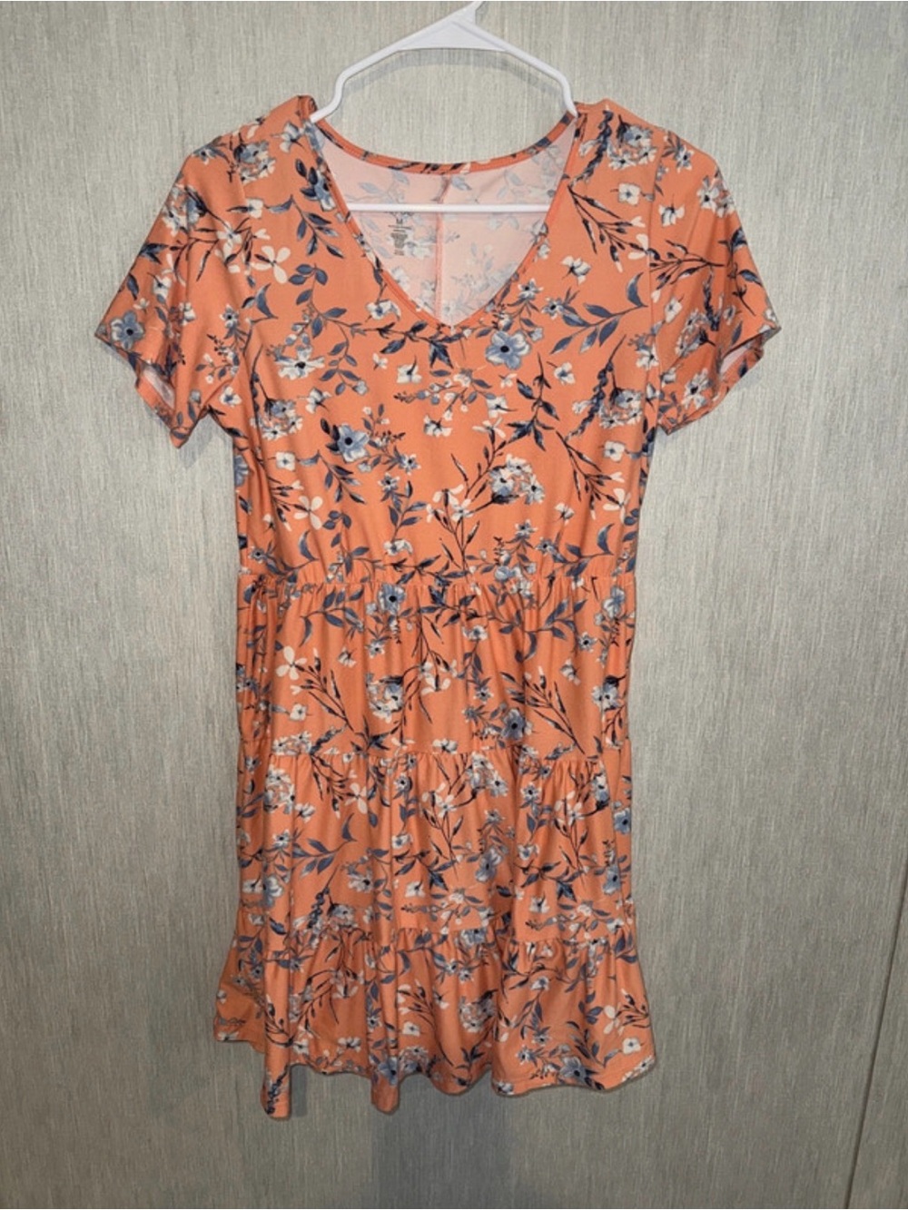 just be Peach Floral V‑Neck Tiered Dress